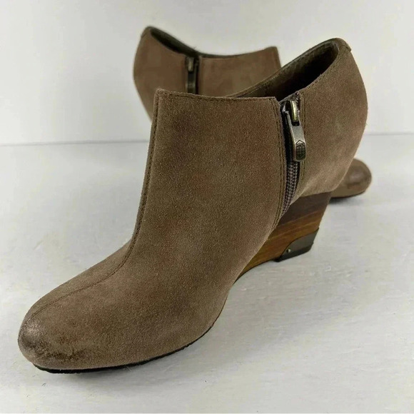 Vince Camuto wedge booties suede leather 8M *flaw - Picture 2 of 12